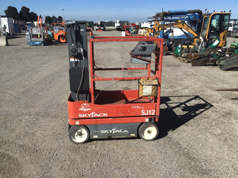 <p>2015 SkyJack Man Lift</p>