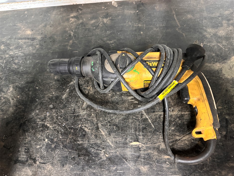 Dewalt Rotary Hammer Drill 800W