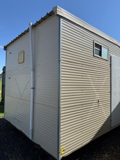 <p>Ablution Block 4.8M x 3.0M *Tamworth NSW**</p>