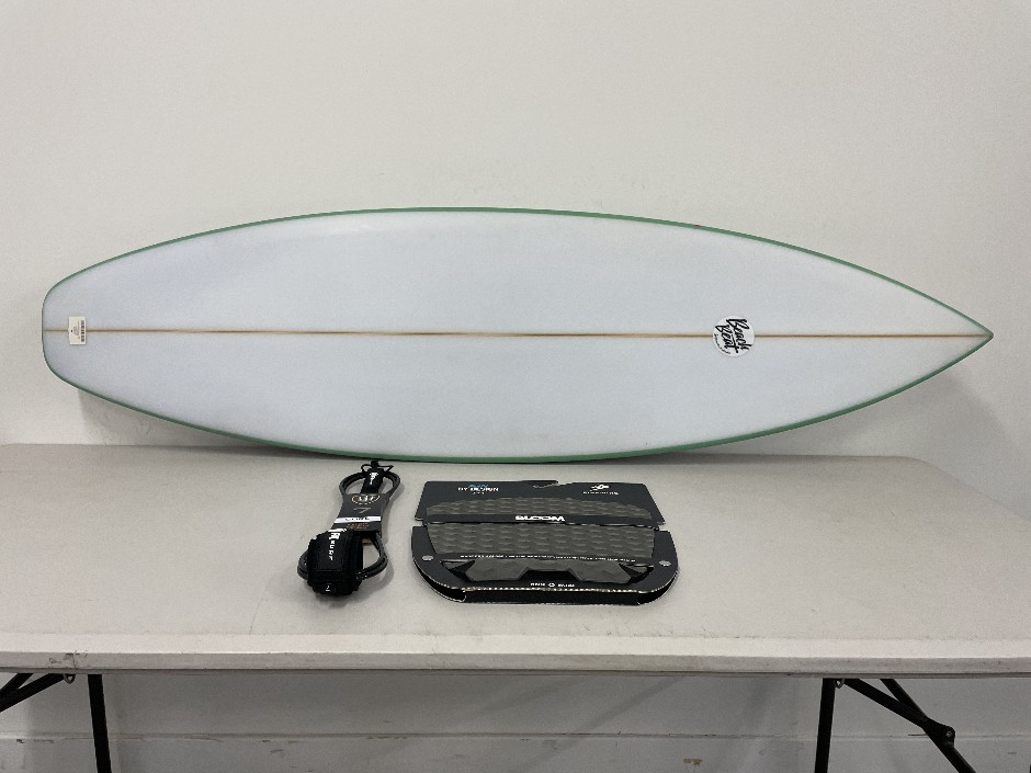 5’6” Beach Beat Grom Surfboard & Accessories