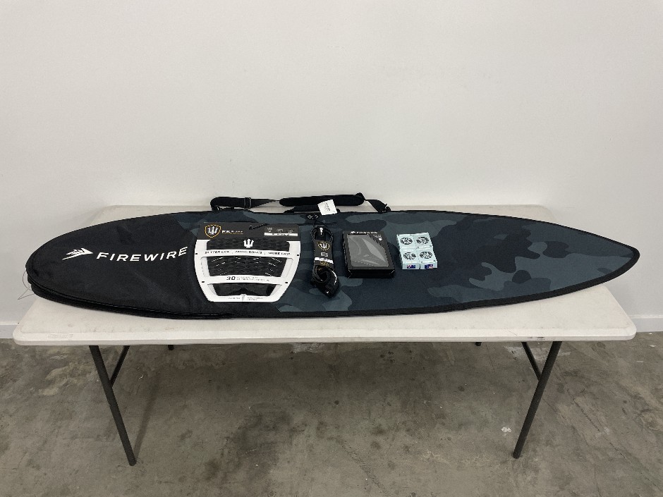 <p>6’6” FireWire Surfboard Bag and Accessories</p>