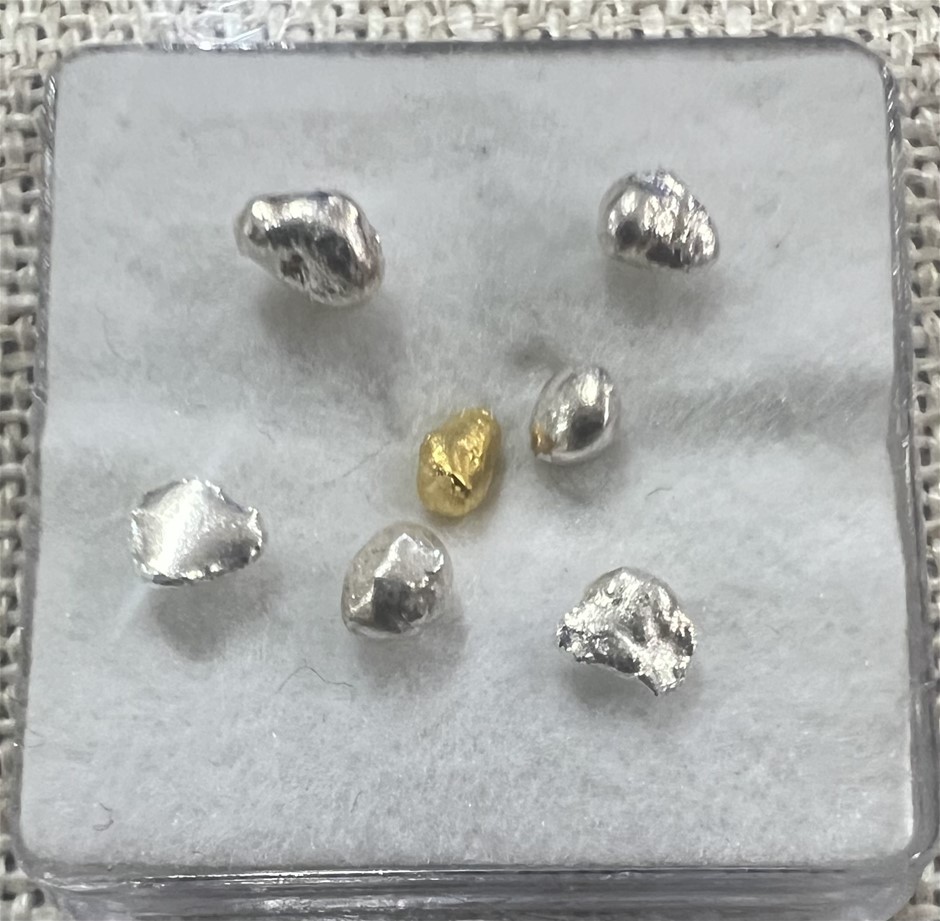 0.95 gram Silver & gold nugget, silver is 0.79 gram & 0.16 gram gold