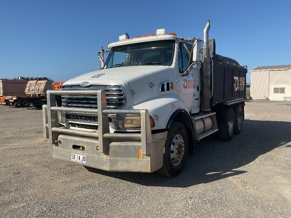 <p>2005 Sterling L Series 6x4 Tipper Truck</p>