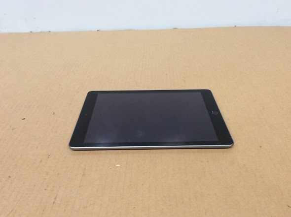 APPLE iPad 5 (A1822) Tablet 32GB