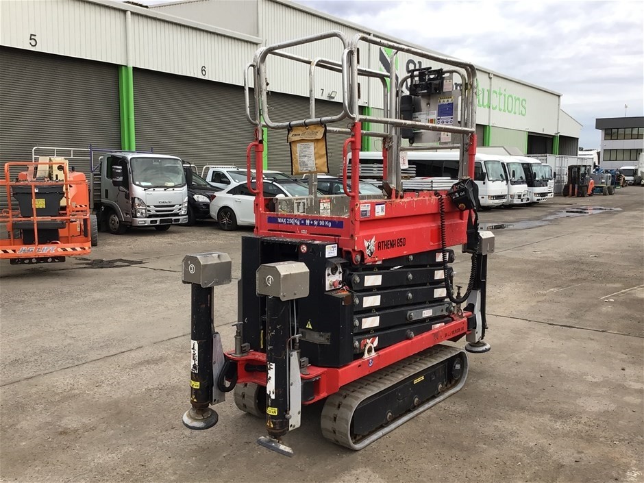 <p>Athena 850HE Tracked Scissor Lift</p>