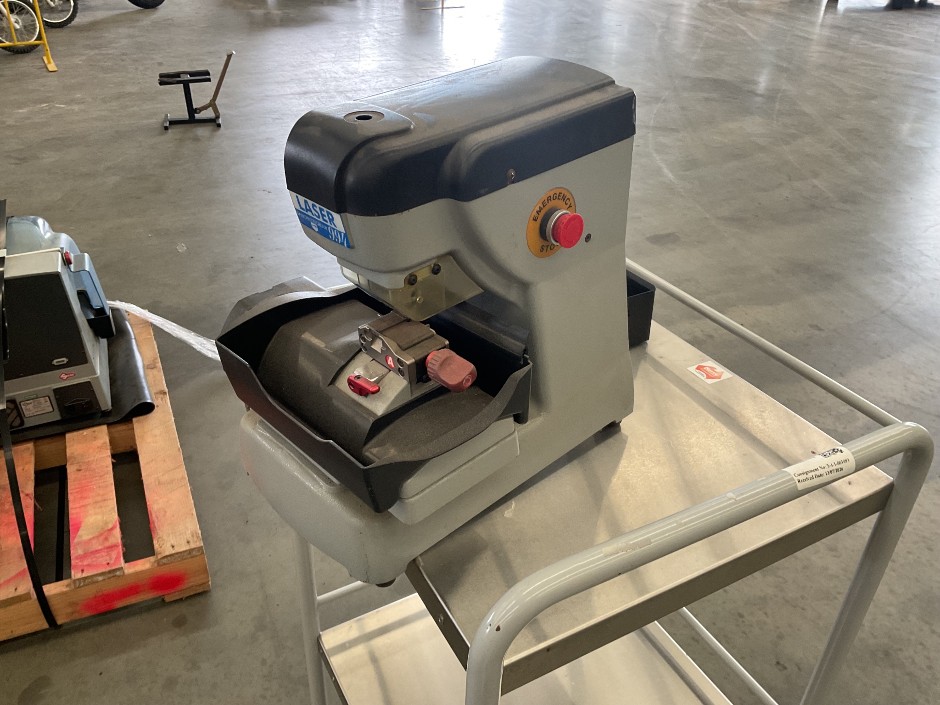 <p>Bianchi / Keyline 994 Laser electronic automotive key-cutting machine.</