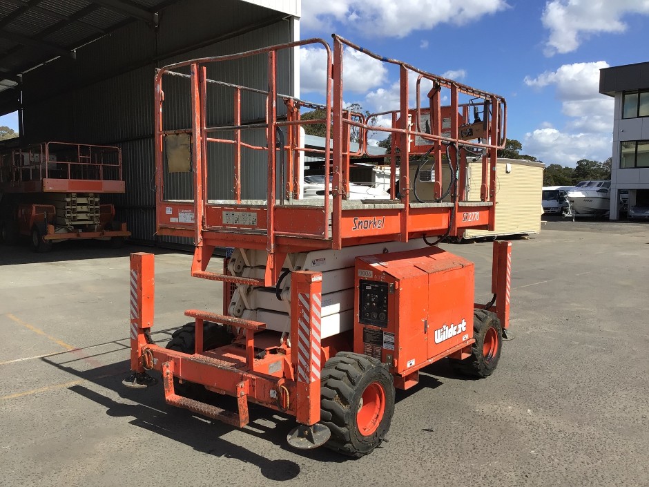 <p>2004 Snorkel SR2770 Diesel Rough Terrain Scissor Lift</p>