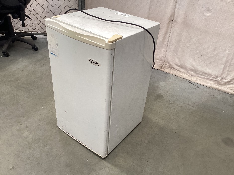 <p>GVA GVAF100 100L Refrigerator</p>