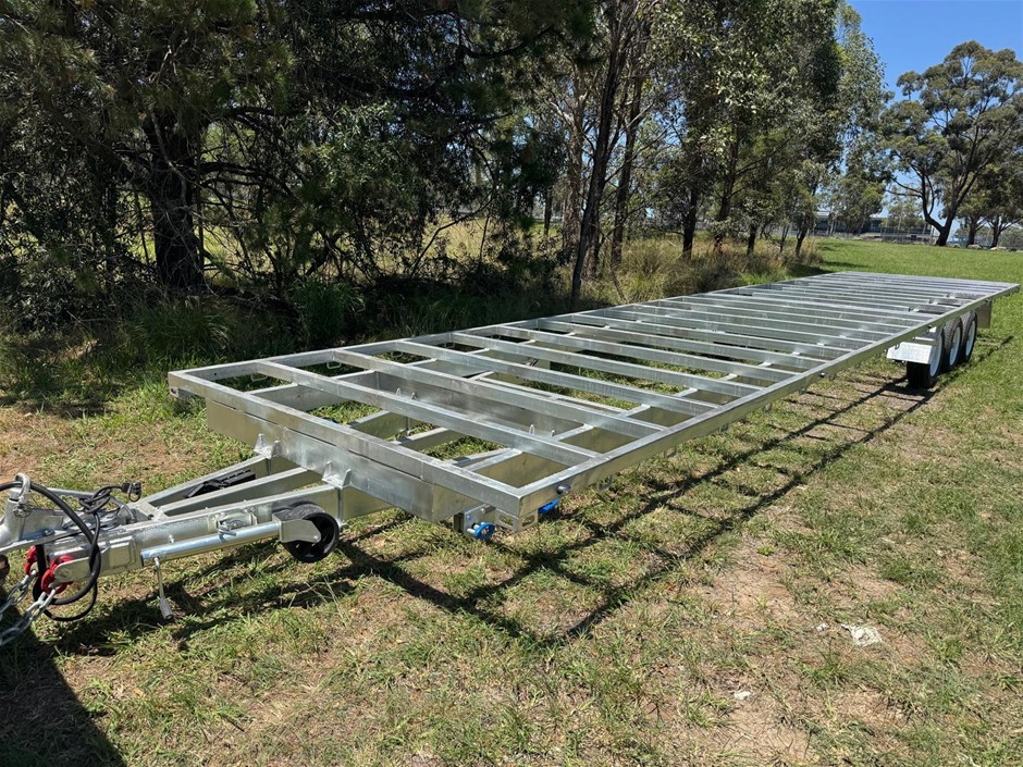 <p>Flat Trailer Tri-Axle 12m - 2026 Unused</p>