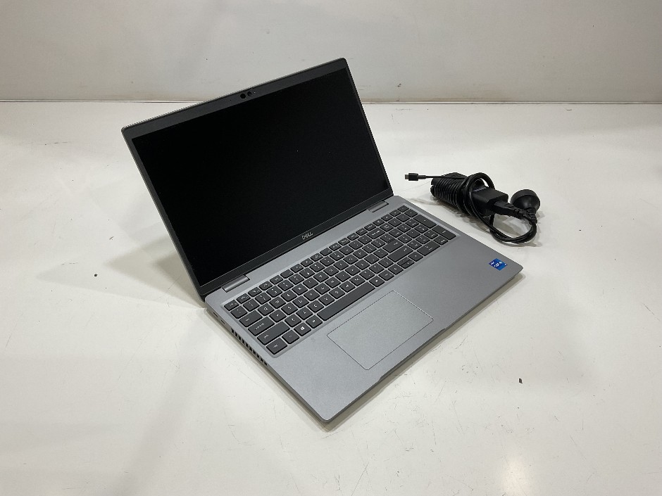 <p>DELL LATITUDE 5520</p>