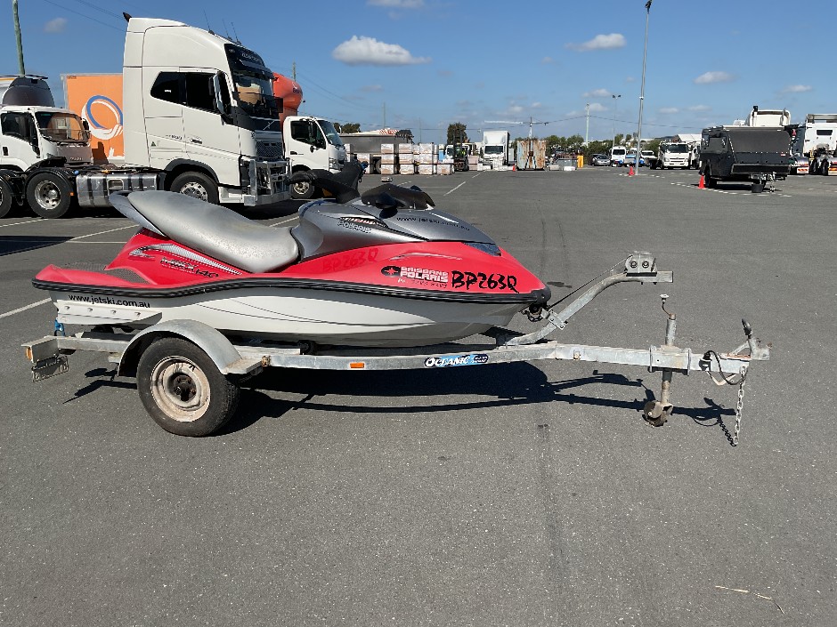 <p>2004 Polaris MSX140 Jetski</p>