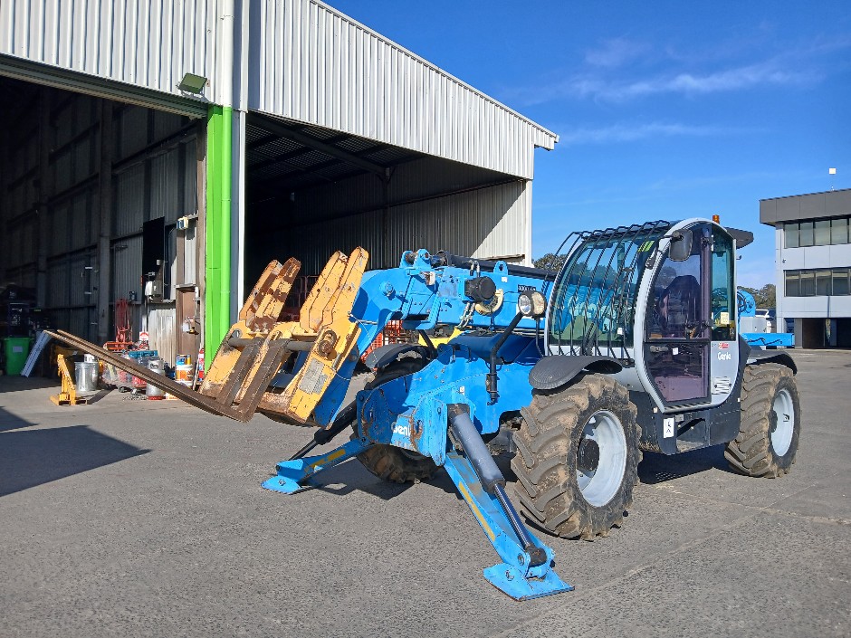 <p>2006 Genie GTH4013AU Telehandler with Fork Attachment</p>