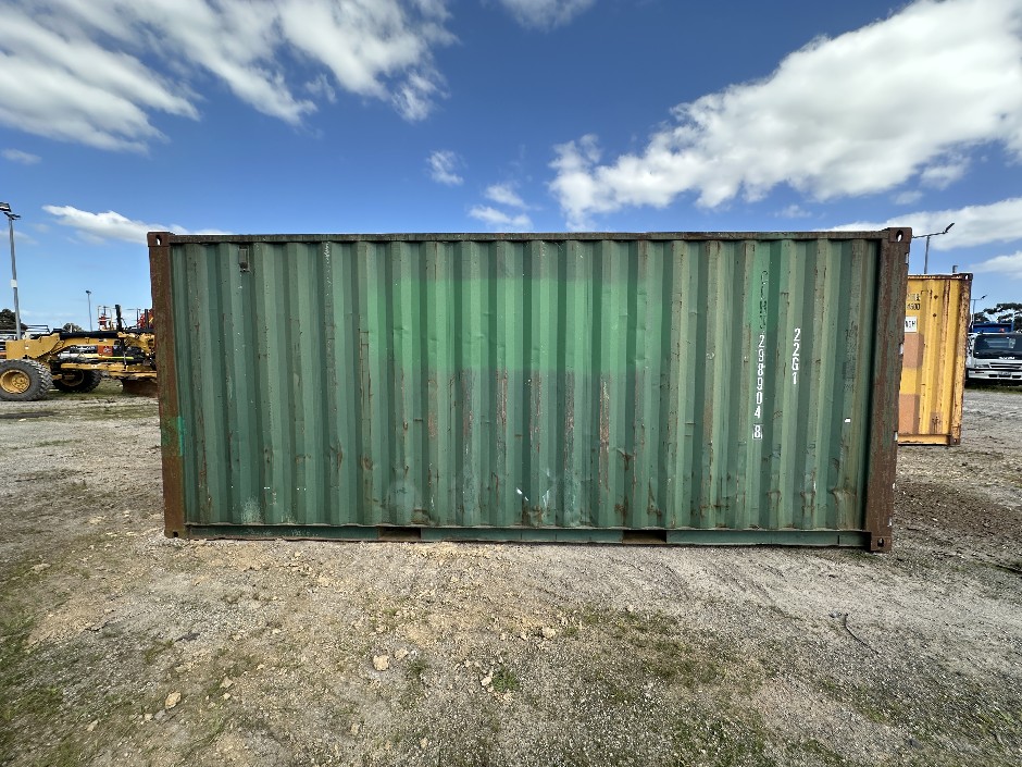 2002 CIMC 20FT Container Including Contents