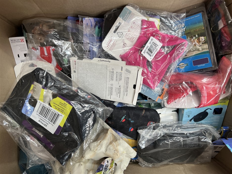 15 x Assorted Pet products. NB: Photo as is. Some Not in Original Packaging
