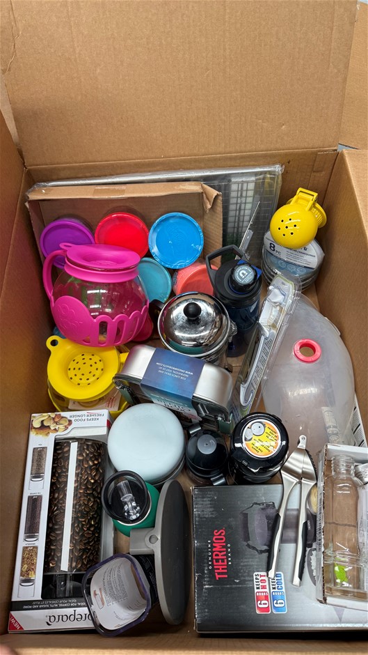 Assorted Box of Homeware Items. NB: Items may not be in original packaging
