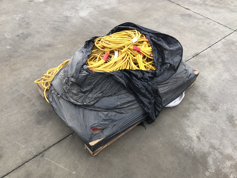 <p>Quantity Of Various Length Electrical Cables.</p>