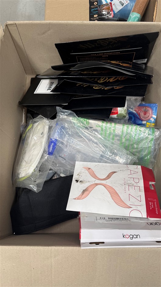 Assorted Box of Homeware Items incl: Silk Sheet Pillows, Sistema and more.