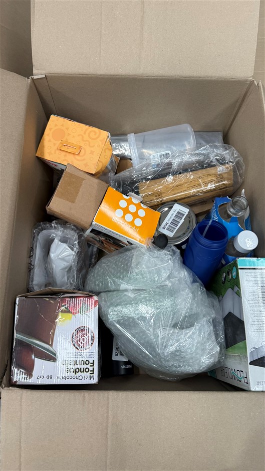 Assorted Box of Homeware Items incl: Sodastream, Fondue Mountain and more.