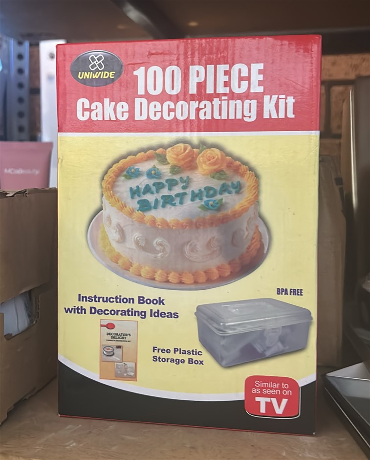 100 Piece Cake Decorating Kit