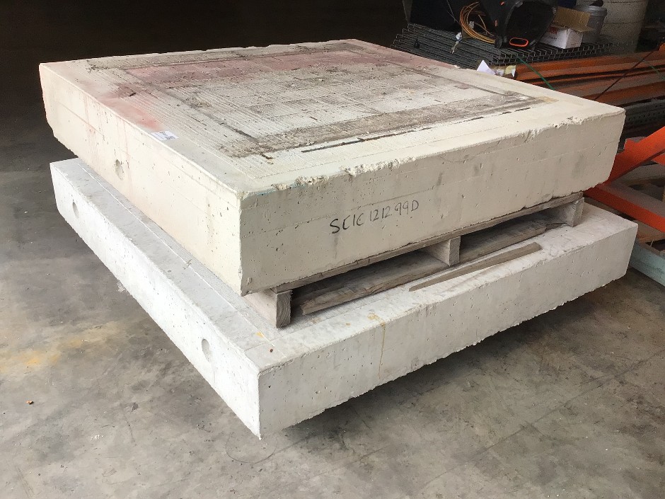 <p>Concrete Blocks x 2</p>