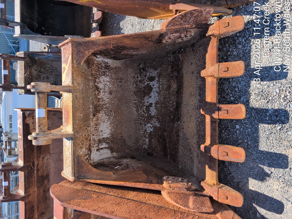 <p>EXCAVATOR BUCKET (Site ID: 95.08)</p>