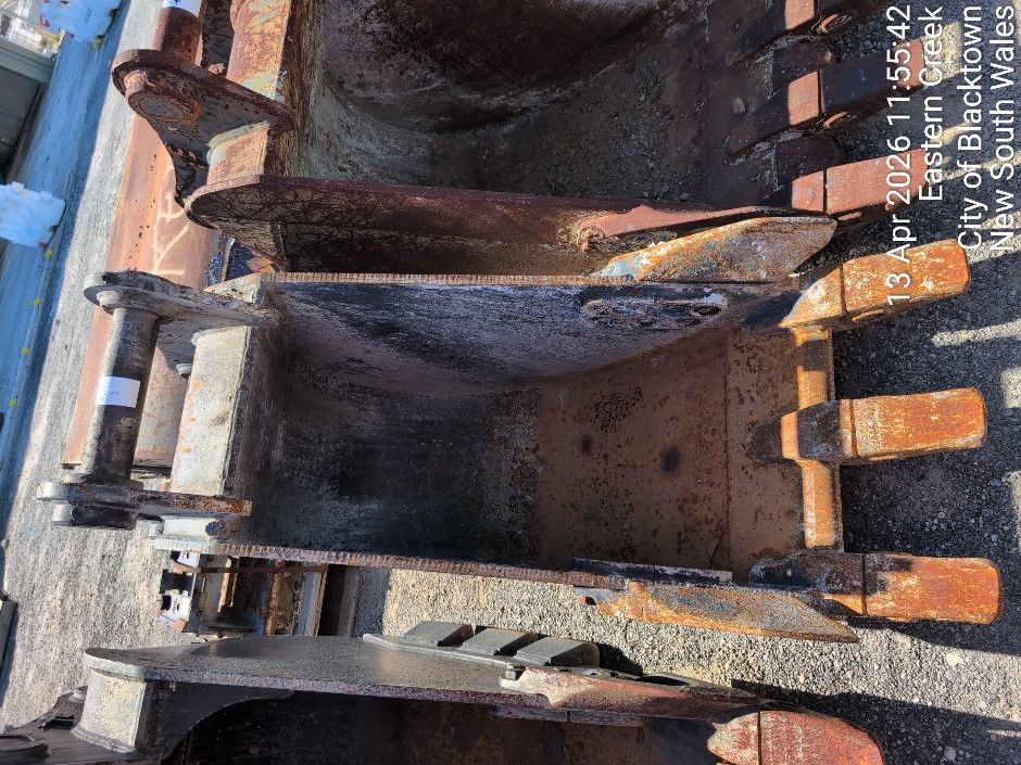 <p>EXCAVATOR BUCKET (Site ID: 95.13)</p>