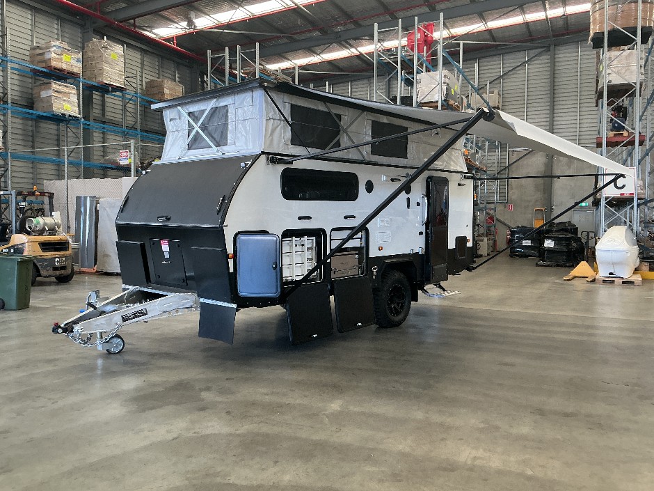 2025 Jasmine OES Hybrid Caravan (Ex- Demo)