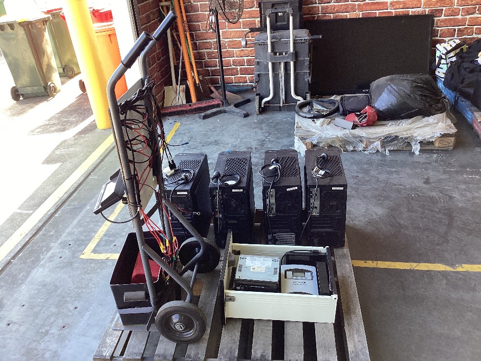 <p>Qty Assorted Electronic Equipment</p>