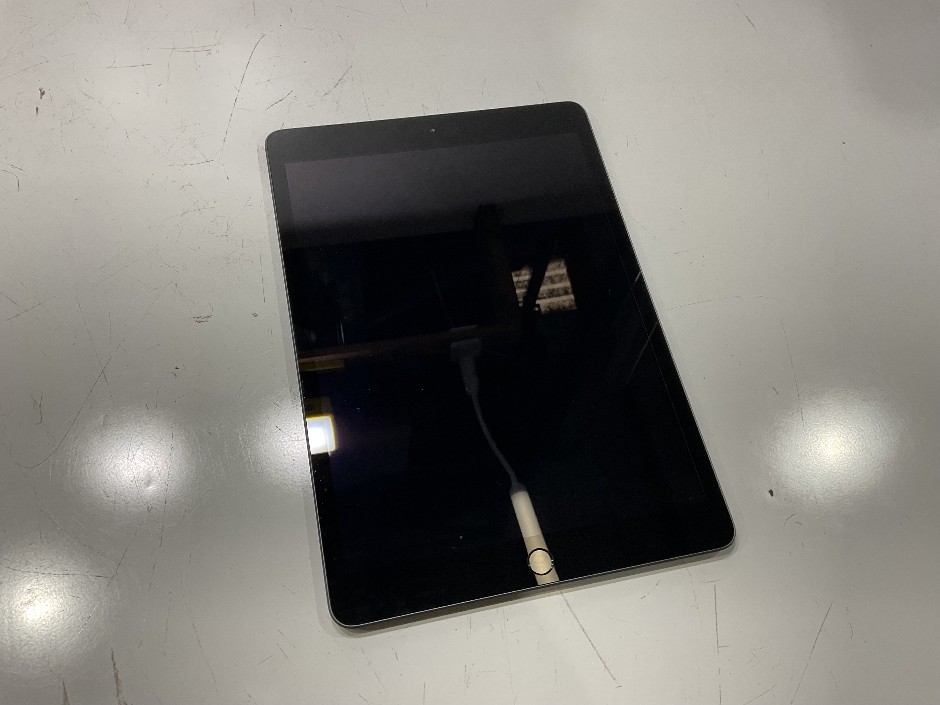 <p>APPLE IPAD 7TH GEN A2197</p>