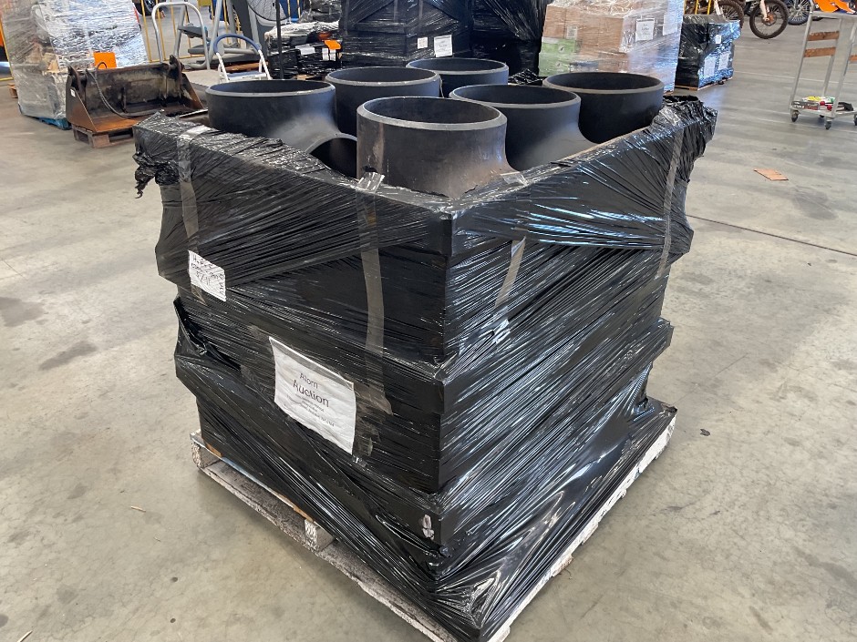 <p>Large Black Pipe End Caps / Pipe Fittings – Pallet of 6</p>