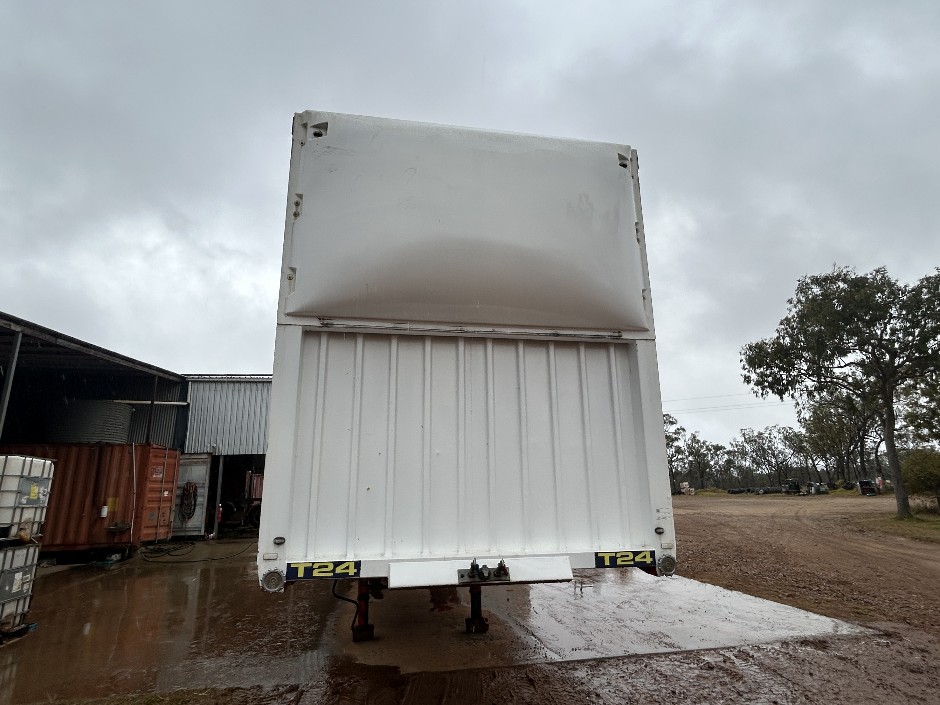 <p>Haulmark 3ST37 A Trailer</p>