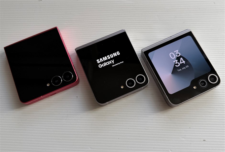 Samsung Galaxy Z Flip 7 256Gb & 6 512Gb - For Parts (Lot of 3)