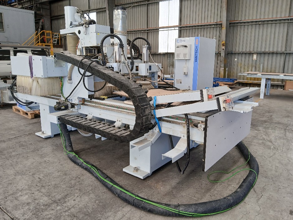 <p>Weeke Vantech 480 CNC  Router Machine</p>