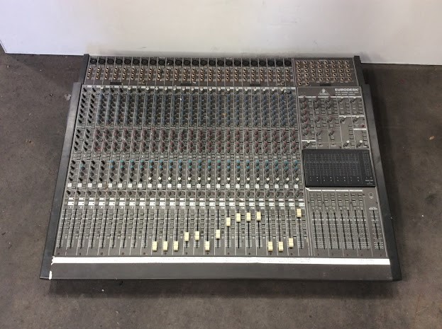 Behringer Eurodesk MX8000 48/24 Channel Dual Input 8-bus Mixing Console
