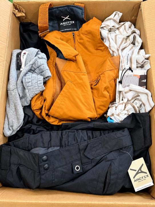 1 box of Mix Clothing. NB: Various conditions