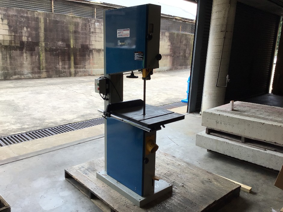 <p>HAFCO B-500 wood master Bandsaw</p>