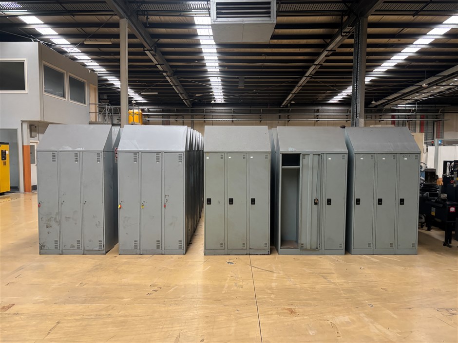 10x 3-Door Personnel Lockers