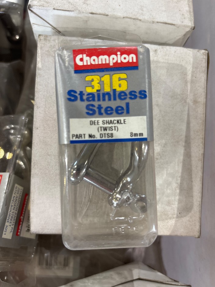 <p>Quantity of Champion Dee Shackles 8mm Twist Type, x2 Tubs</p>