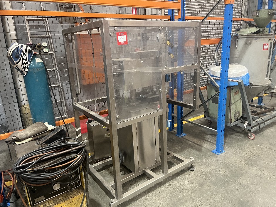 Industrial Packing Machine Enclosed With Safety Guard