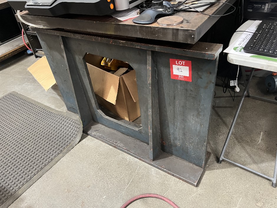 <p>Steel Plate on 2x Steel Legs</p>