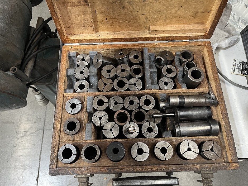 <p>Box of Assorted Straight Collet Reduction Sleeves</p>