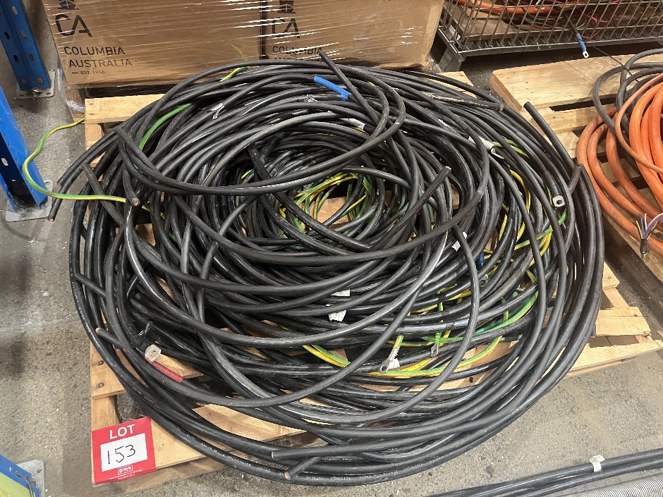 <p>2x Pallets of Assorted Cable Lengths</p>
