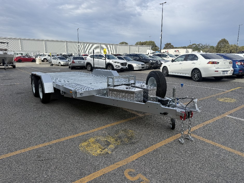 <p>2026 Yangzhou CT EHTILT35 Hydraulic Car Carrier Trailer</p>