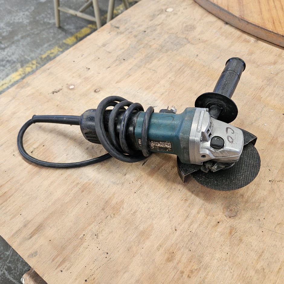 <p>Makita 9565CN 1400W 125mm 5" Angle Grinder</p>