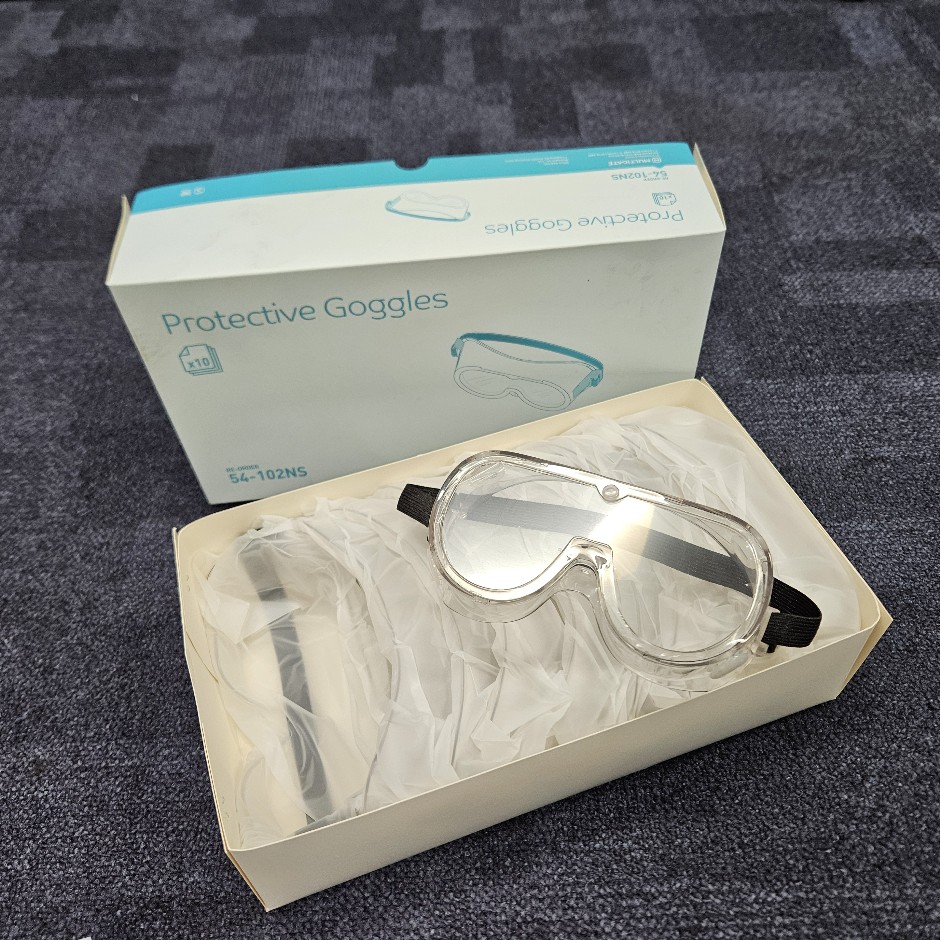 <p>Multigate 54-102NS are lightweight, wrap-around, safety goggles, anti-fo