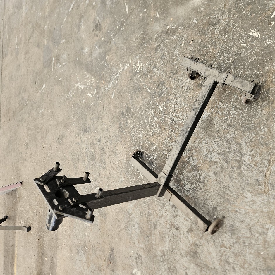 Engine Stand 300Kg Load Limit 360 degree rotation and manufactured car ramps