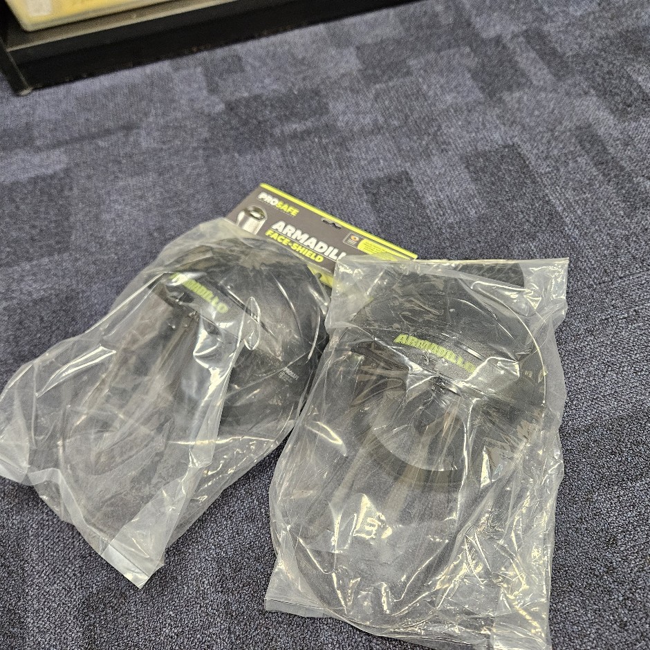 <p>Face Shield x 2</p>