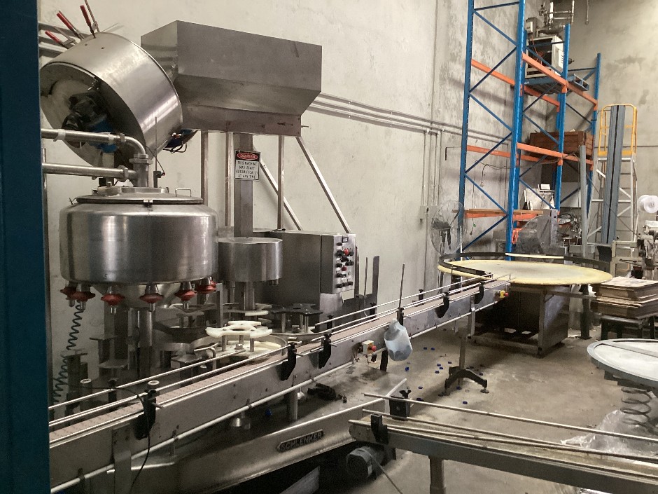 <p>Schlenker Rotary Filler and Capper Machine</p>