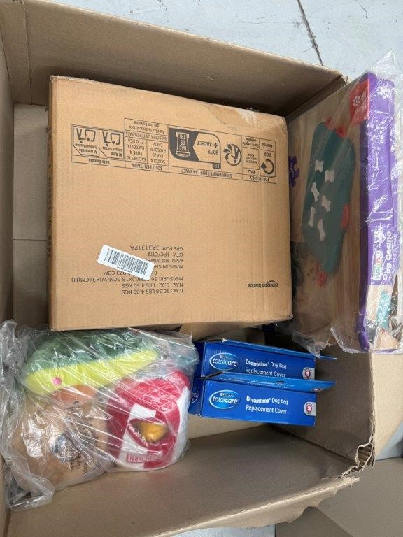 Assorted Box of Pet Items incl: Puppy Pads, Puzzles, Toys. NB: Items may no