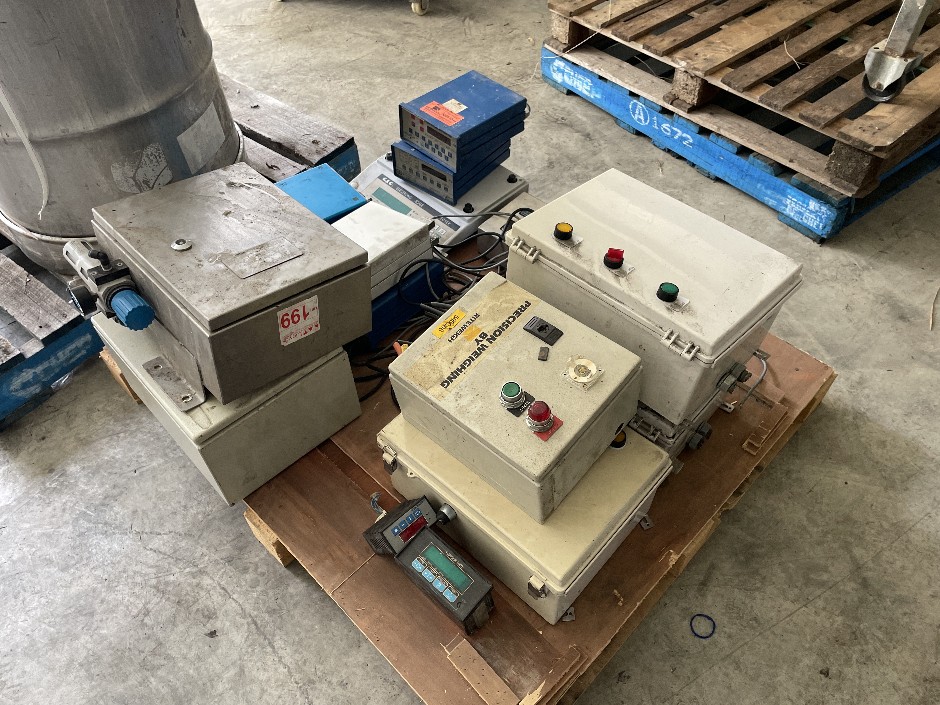 <p>Weigher Controllers and Control Boxes</p>